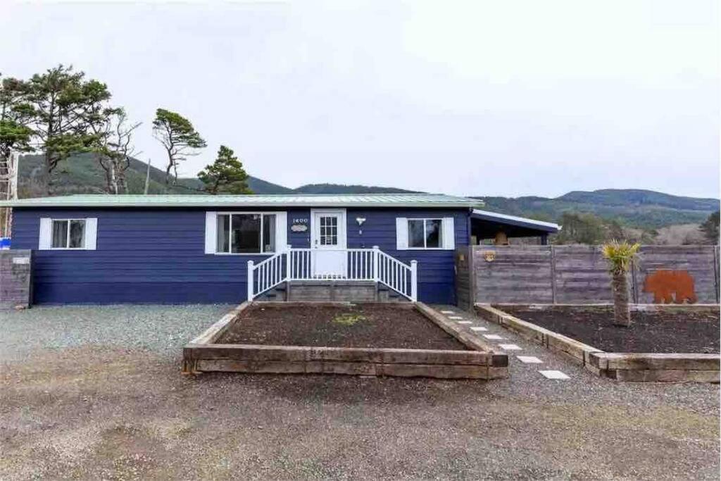Villa Tiki Escape W/ Amazing Mountain And Marsh Backdrop Rockaway Beach Exterior foto
