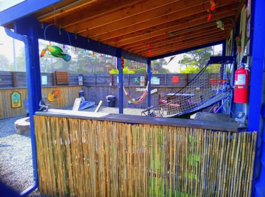 Villa Tiki Escape W/ Amazing Mountain And Marsh Backdrop Rockaway Beach Exterior foto